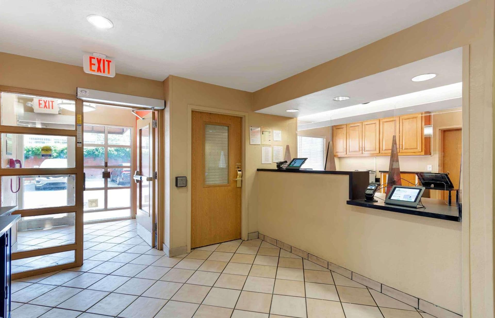 Extended Stay America Select Suites - Atlanta - Marietta - Wildwood interior in Atlanta, GA — gallery photo 2