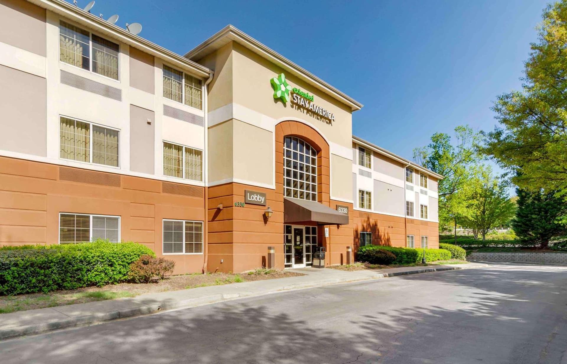Extended Stay America Select Suites - Atlanta - Perimeter - Peachtree Dunwoody interior in Atlanta, GA — gallery photo 2