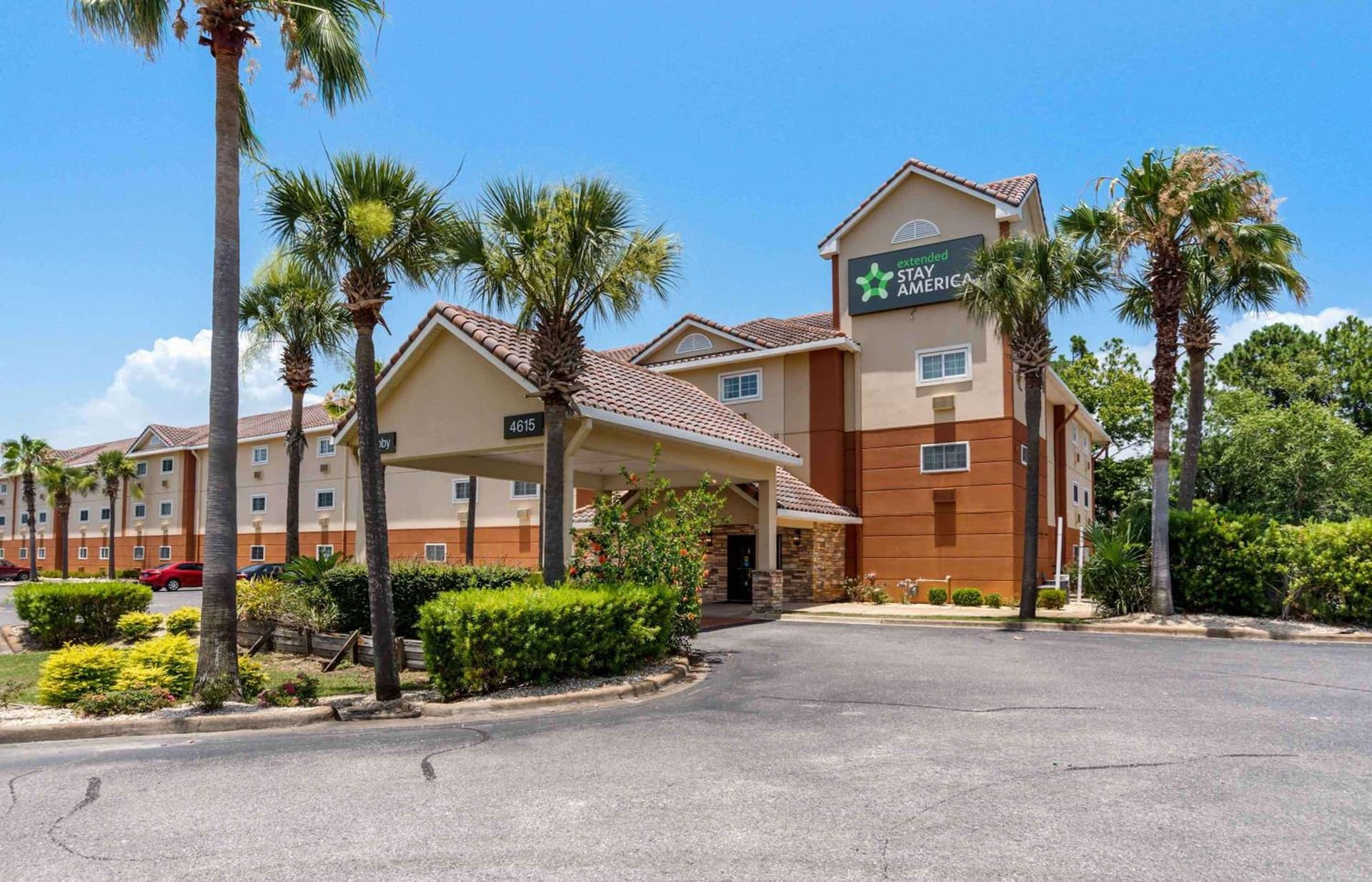 Extended Stay America Select Suites - Destin - US 98 - Emerald Coast Pkwy interior in Destin, FL — gallery photo 2