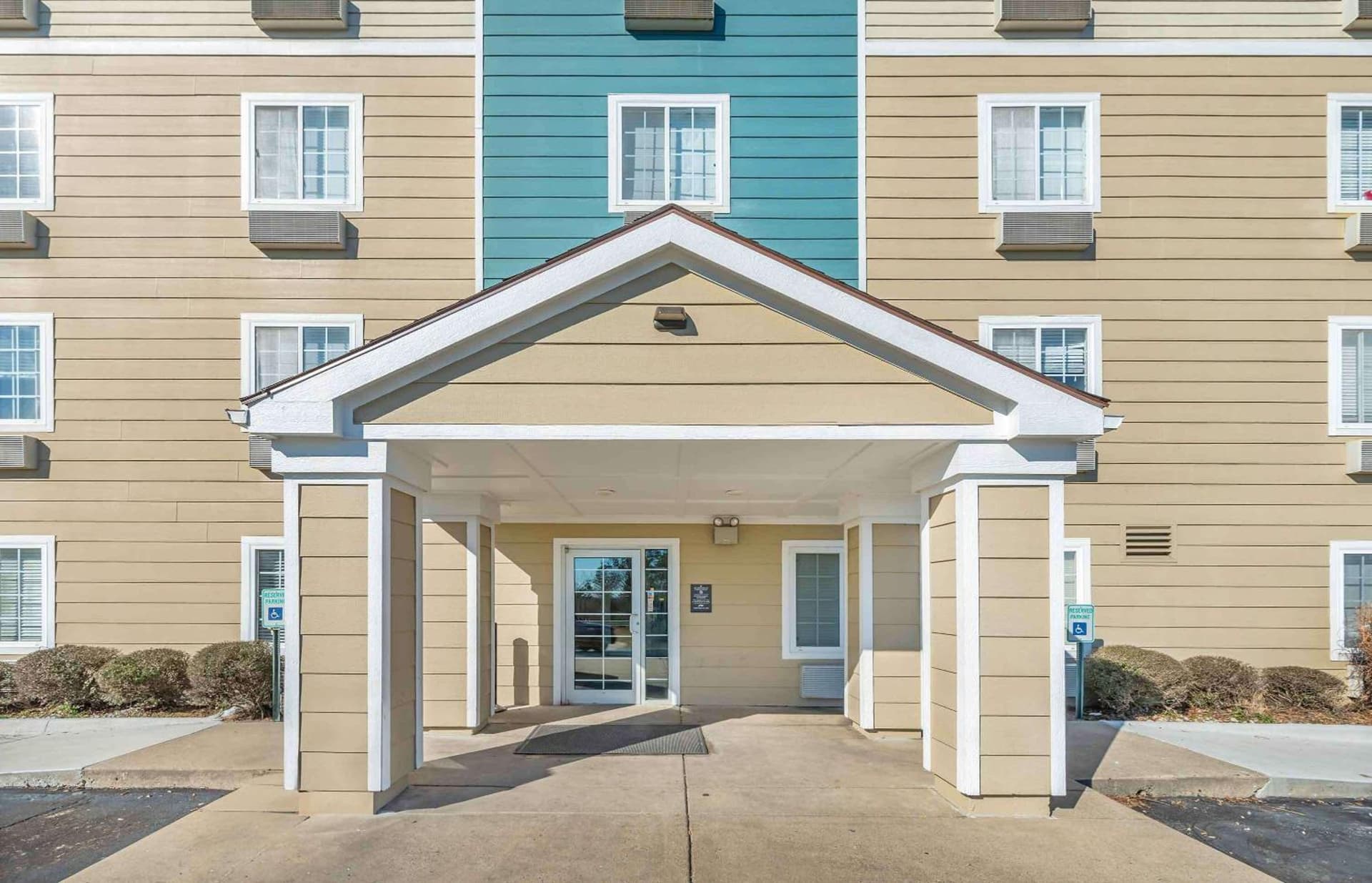 Studio 6 Extended Stay Little Rock Southwest AR interior in Little Rock, AR — gallery photo 2