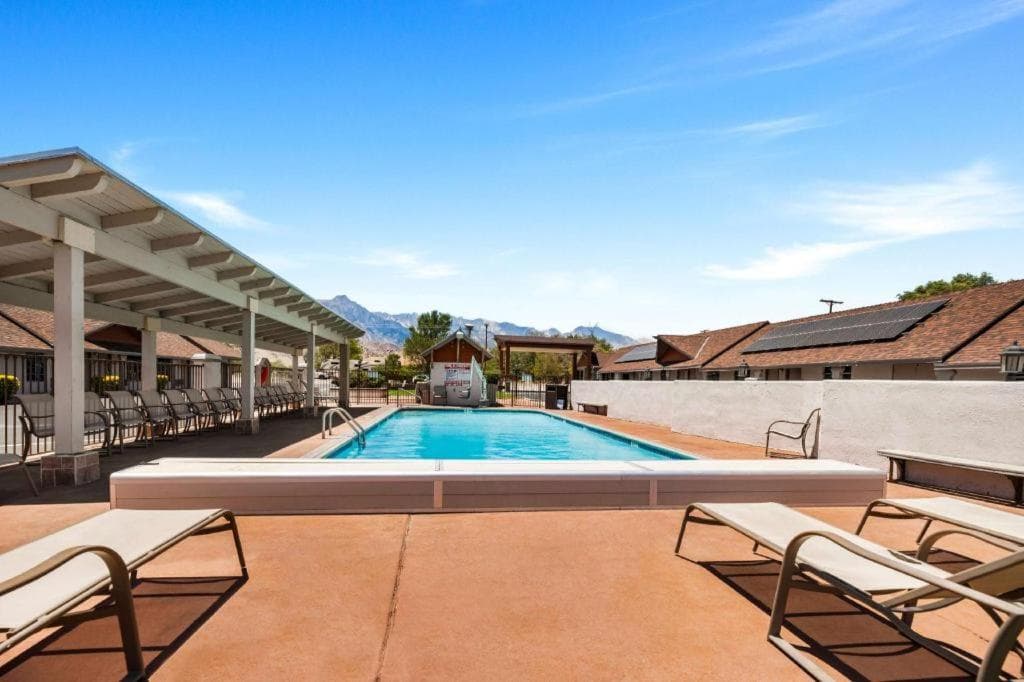 Best Western Frontier Motel interior in Lone Pine, CA — gallery photo 2