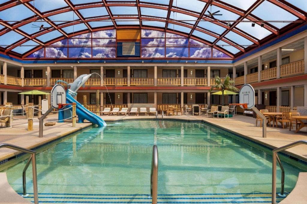AmericInn by Wyndham La Crosse Riverfront-Conference Center interior in La Crosse, WI — gallery photo 2