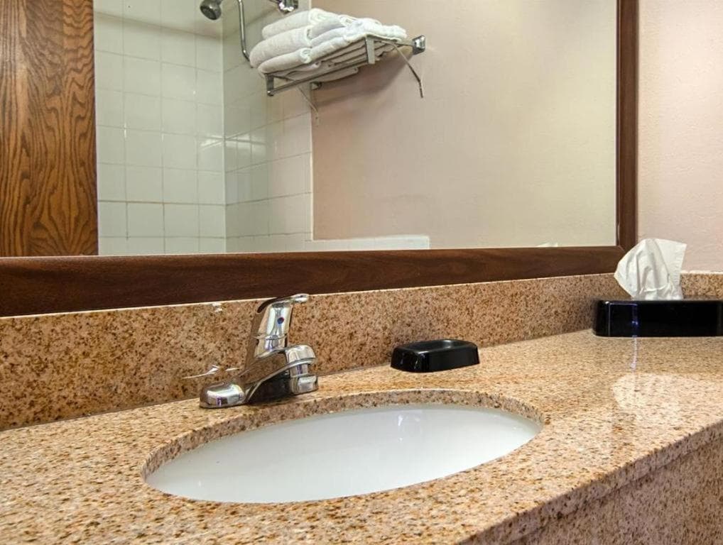 AmericInn by Wyndham La Crosse Riverfront-Conference Center gallery photo in La Crosse, WI — image 12