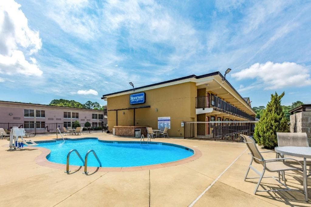 Rodeway Inn & Suites interior in Tupelo, MS — gallery photo 2