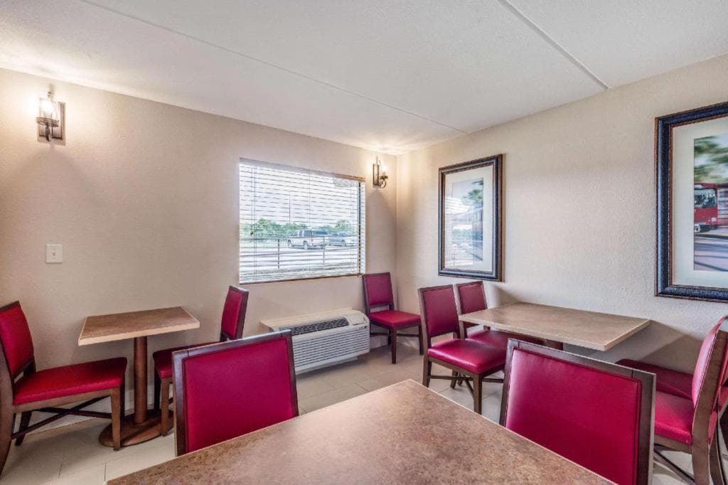 Rodeway Inn & Suites property views in Tupelo, MS — gallery photo 3