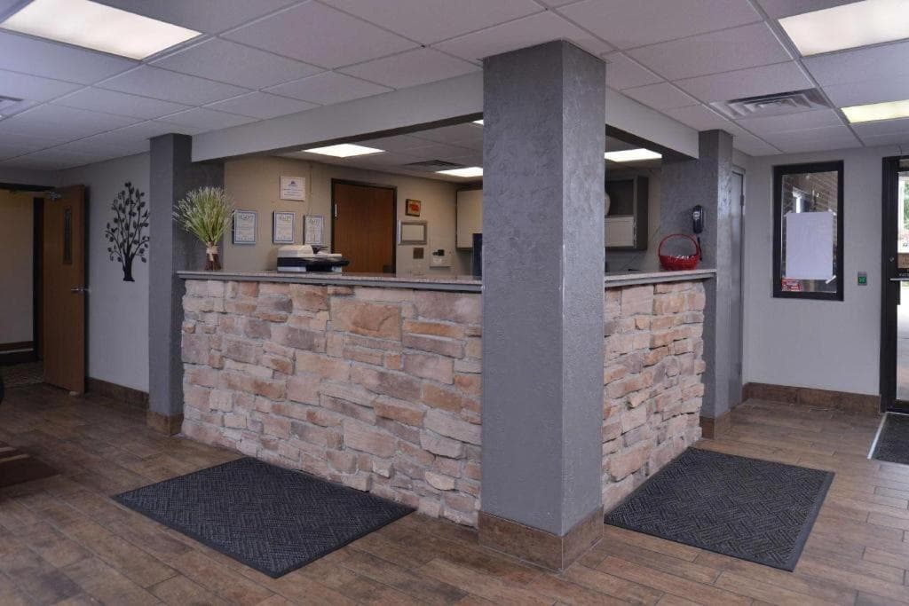 Americas Best Value Inn South Sioux City interior in Lake Village Trailer Court — gallery photo 2