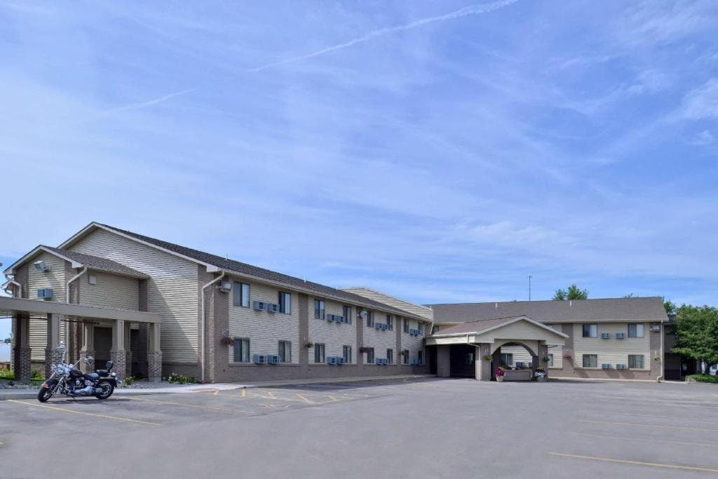 Americas Best Value Inn South Sioux City featured exterior or lobby in Lake Village Trailer Court — similar hotel