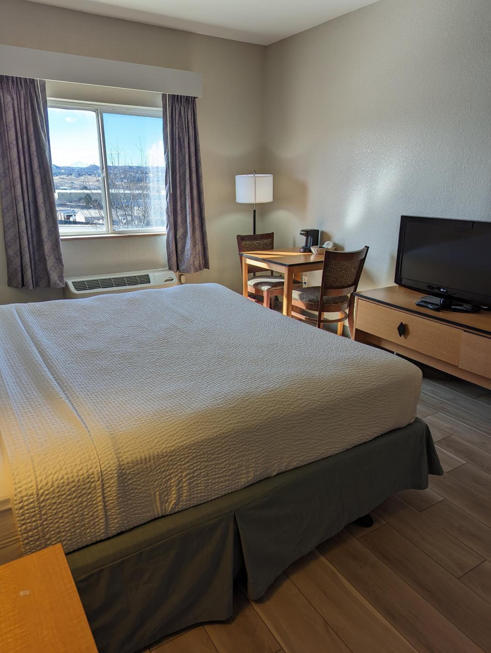 Days Inn & Suites by Wyndham Castle Rock gallery photo in Castle Rock, CO — image 8