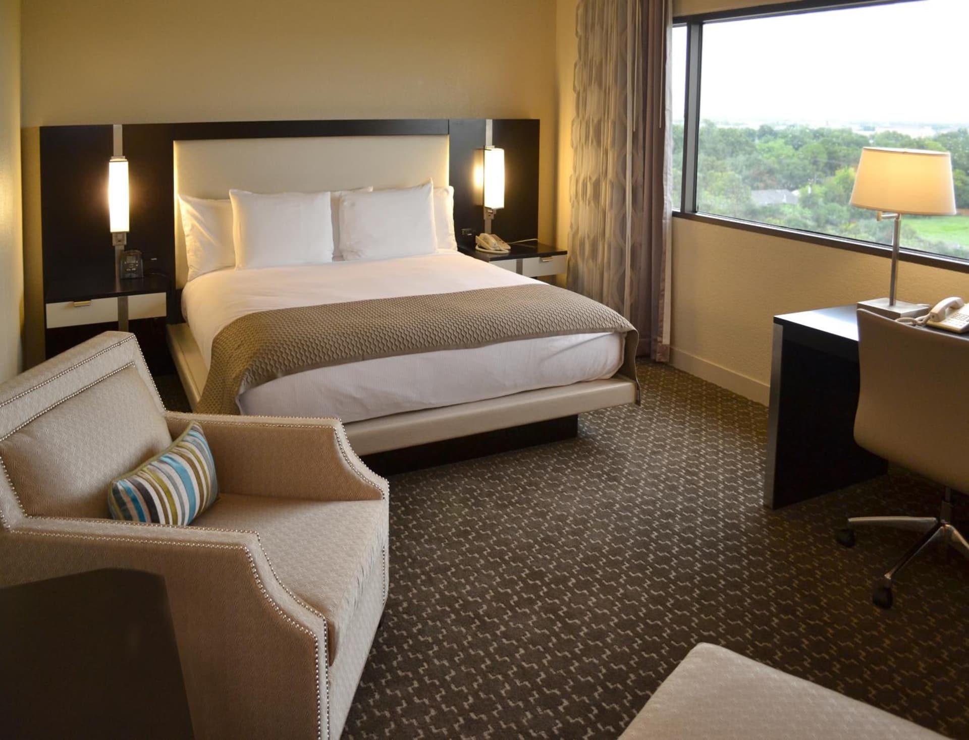 DoubleTree by Hilton Hotel Houston Hobby Airport property views in Houston, TX — gallery photo 3