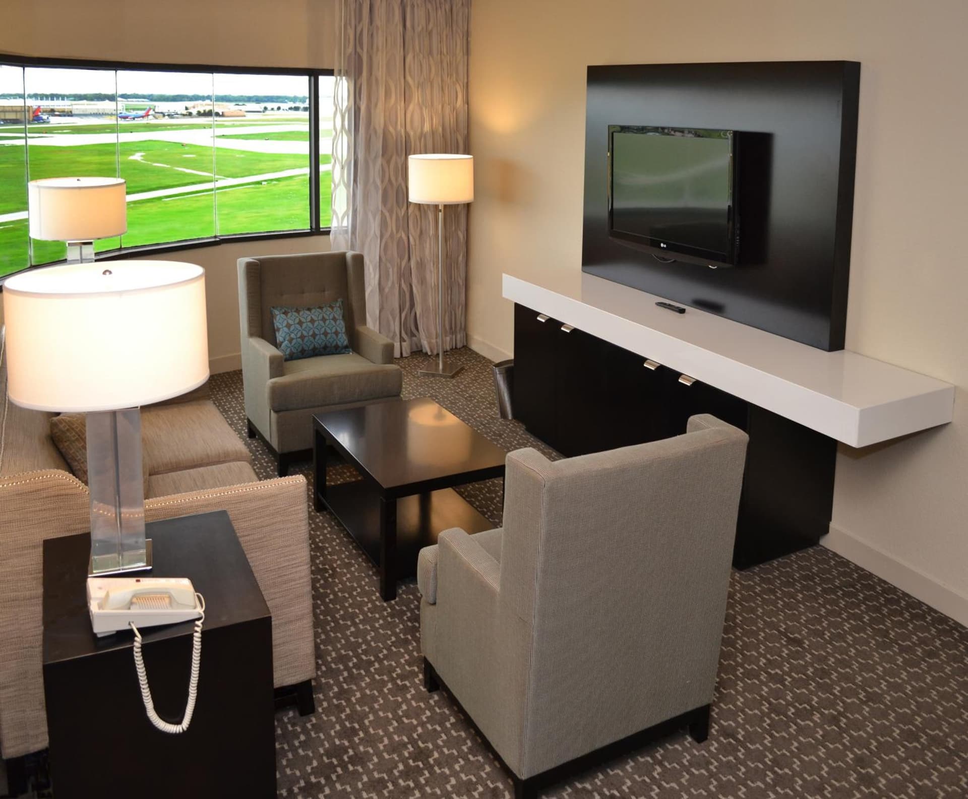 DoubleTree by Hilton Hotel Houston Hobby Airport gallery photo in Houston, TX — image 12