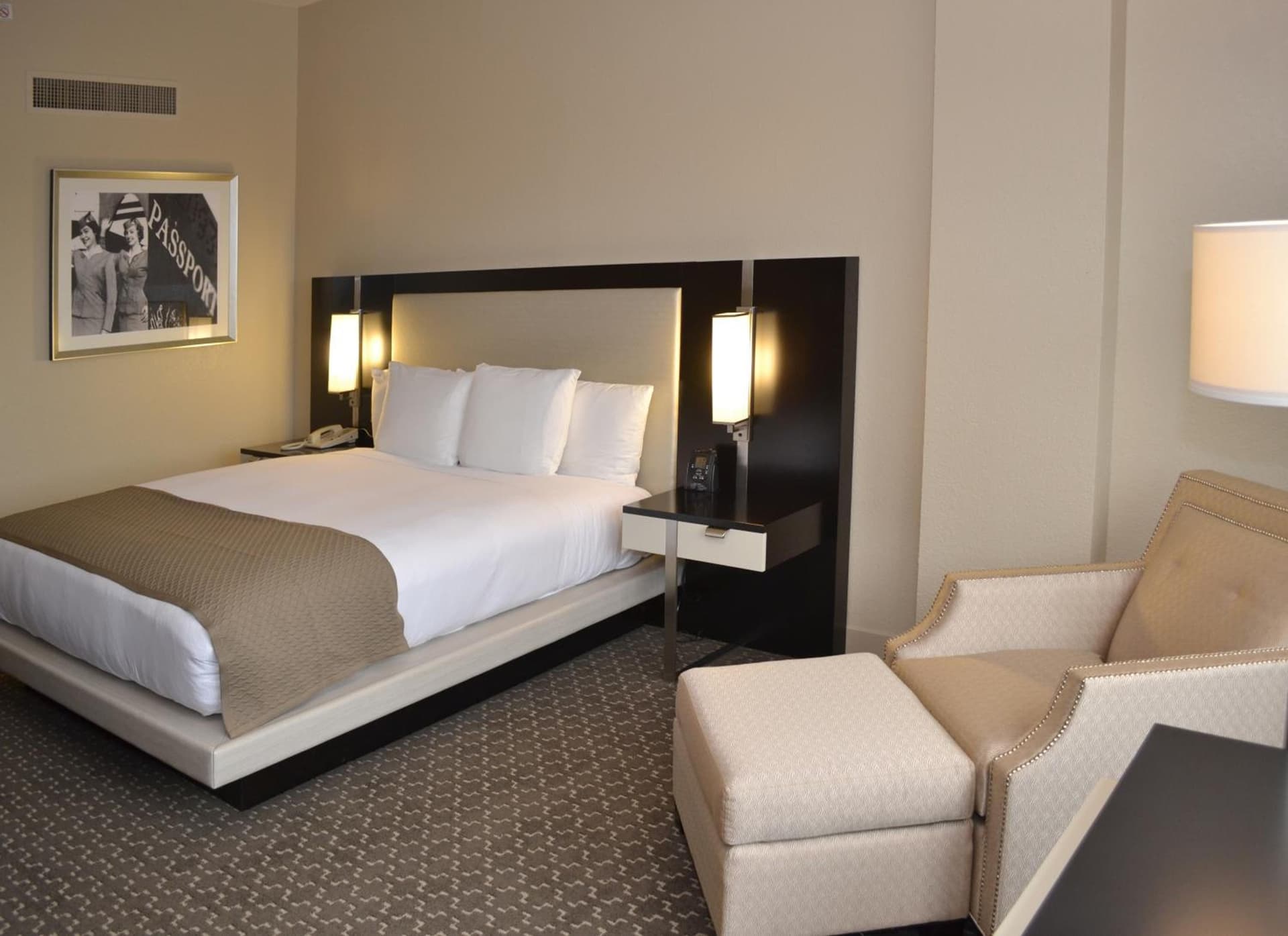 DoubleTree by Hilton Hotel Houston Hobby Airport gallery photo in Houston, TX — image 10