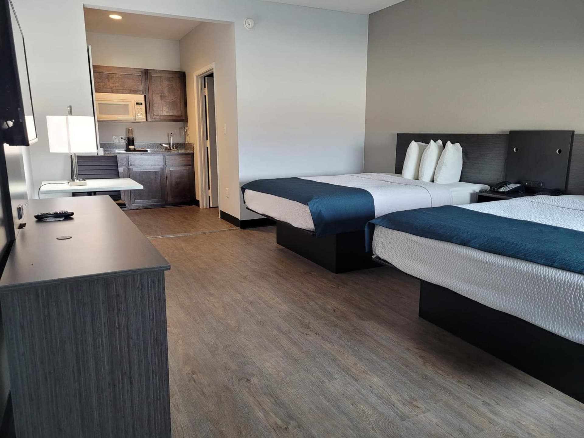 Days Inn & Suites by Wyndham Gonzales TX interior in Gonzales, TX — gallery photo 2