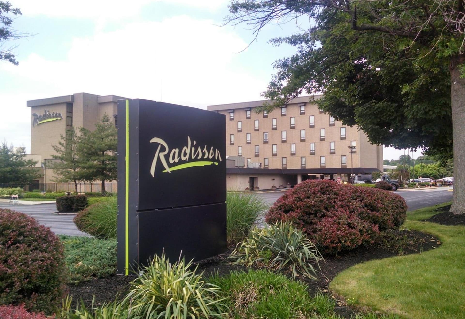 Radisson Hotel Philadelphia Northeast featured exterior or lobby in Trevose, PA — similar hotel
