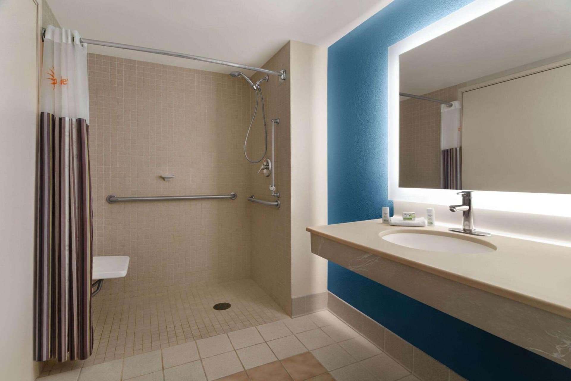 La Quinta by Wyndham Madison American Center gallery photo in Madison, WI — image 18