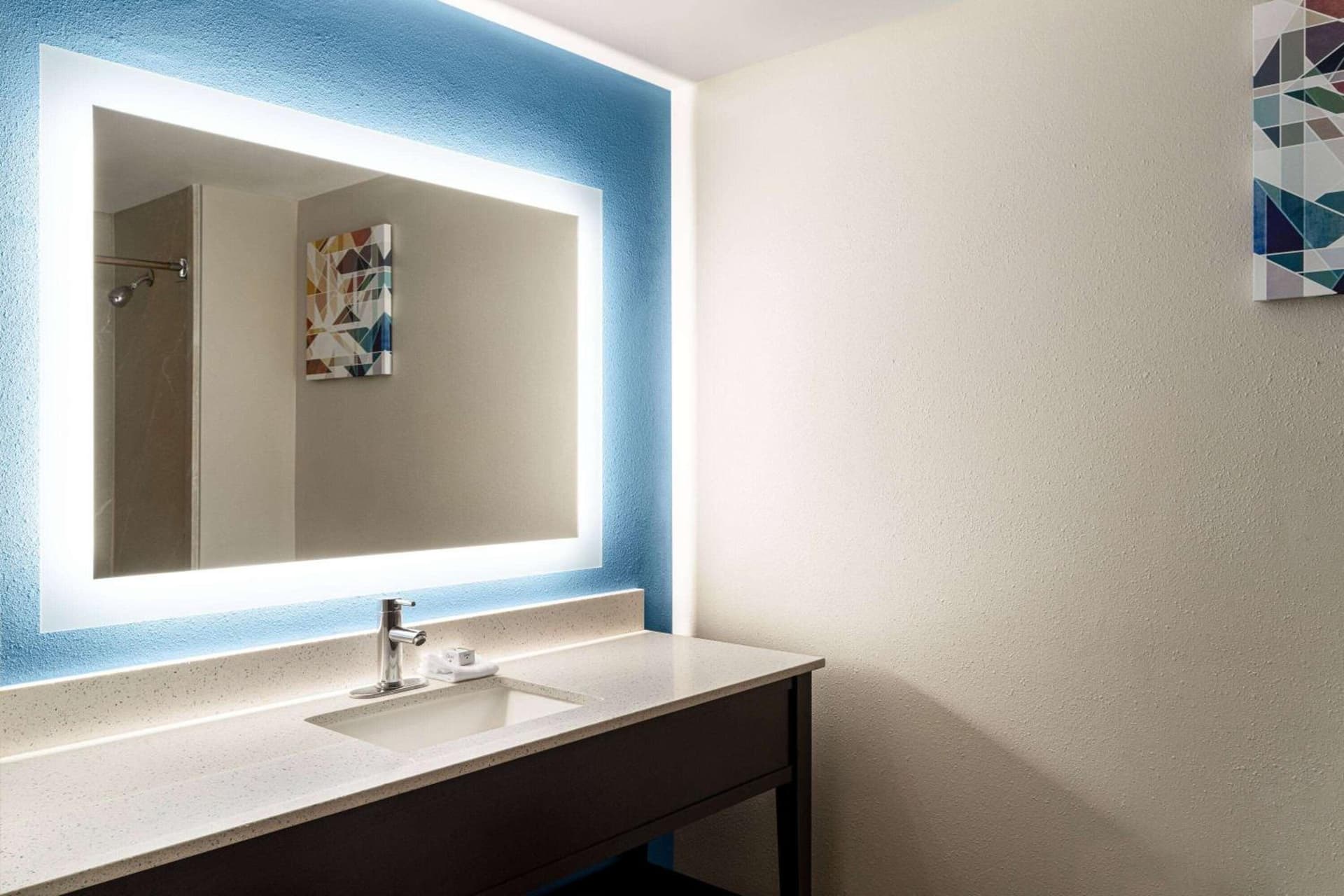 La Quinta by Wyndham Madison American Center gallery photo in Madison, WI — image 15