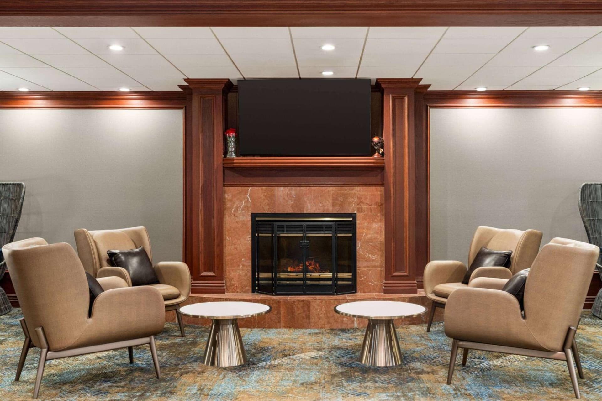 La Quinta by Wyndham Madison American Center interior in Madison, WI — gallery photo 2
