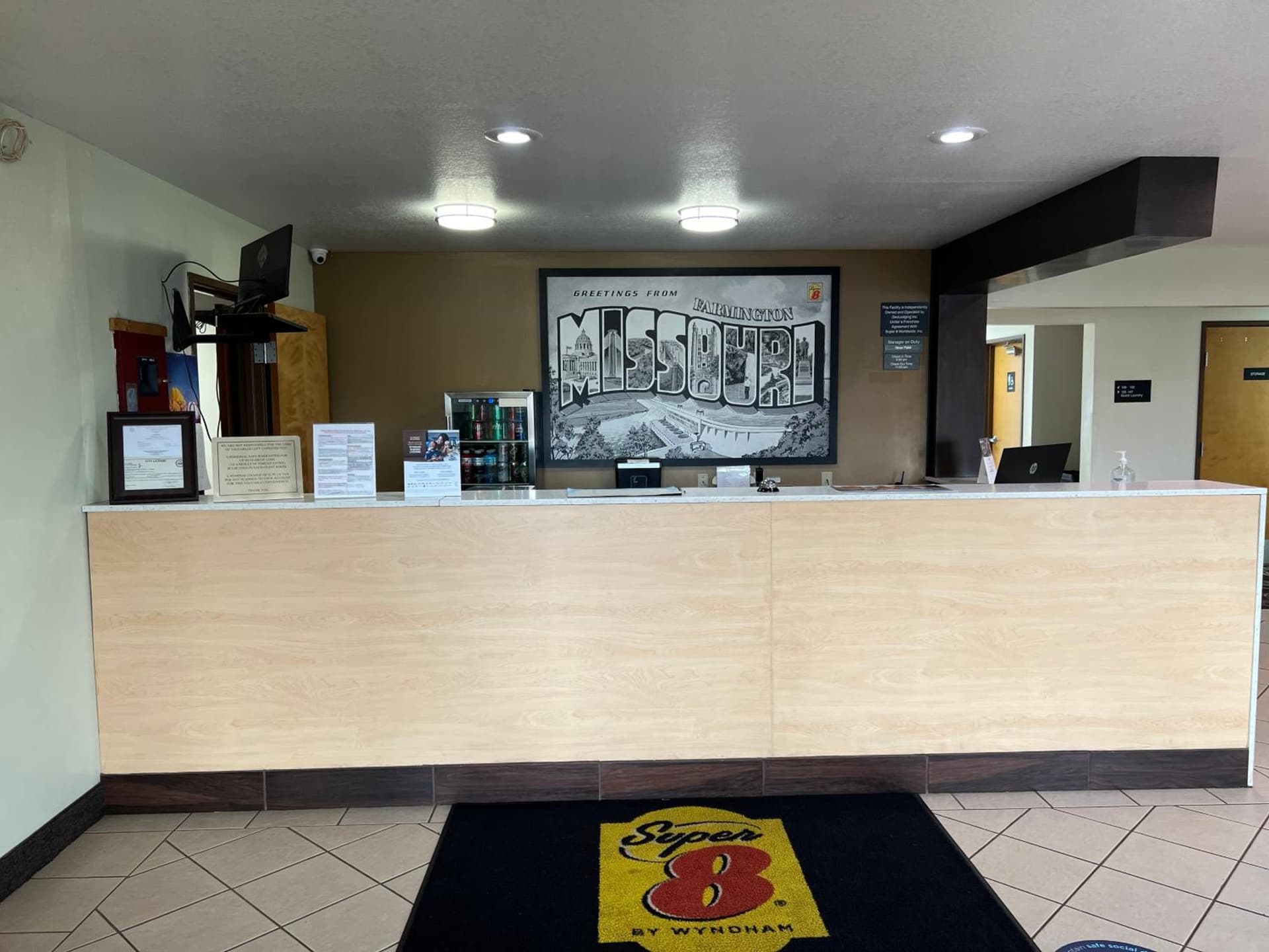 Super 8 by Wyndham Farmington interior in Farmington, MO — gallery photo 2