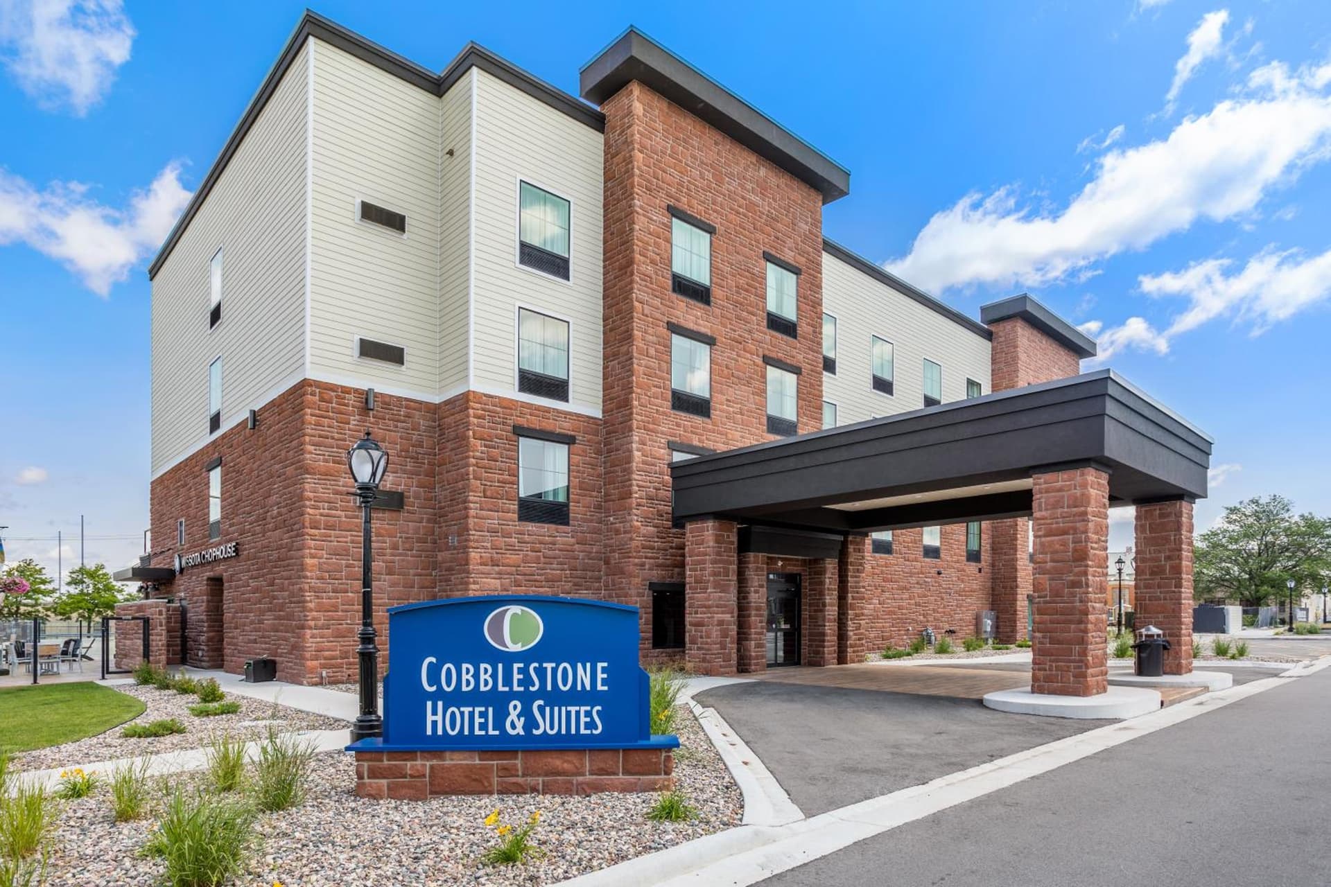 Cobblestone Hotel & Suites - Lynden interior in Lynden, WA — gallery photo 2