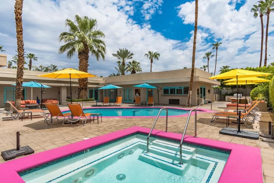El Noa Noa - 21 and Over gallery photo in Palm Springs, CA — image 83