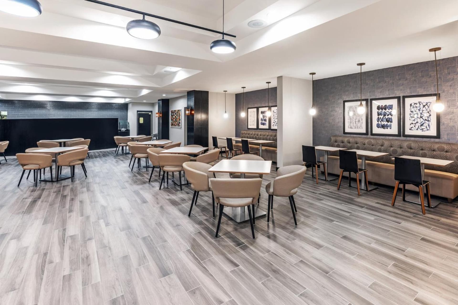Holiday Inn Hotel & Suites Tulsa South by IHG gallery photo in Tulsa, OK — image 35