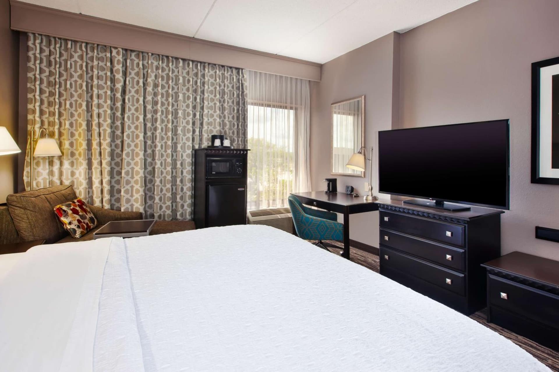 Hampton Inn & Suites Cleveland-Airport/Middleburg Heights gallery photo in Middleburg Heights, OH — image 36