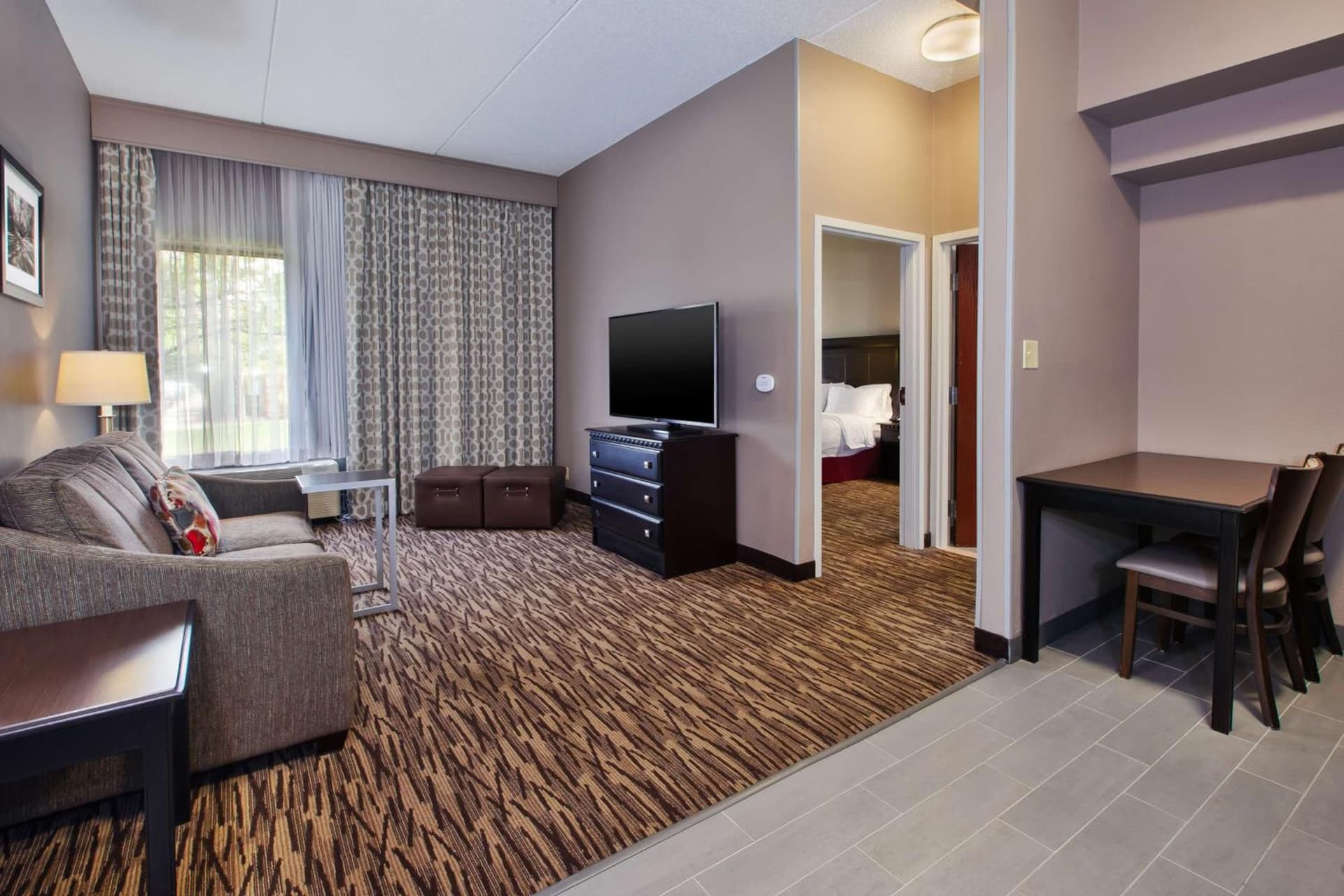 Hampton Inn & Suites Cleveland-Airport/Middleburg Heights gallery photo in Middleburg Heights, OH — image 52