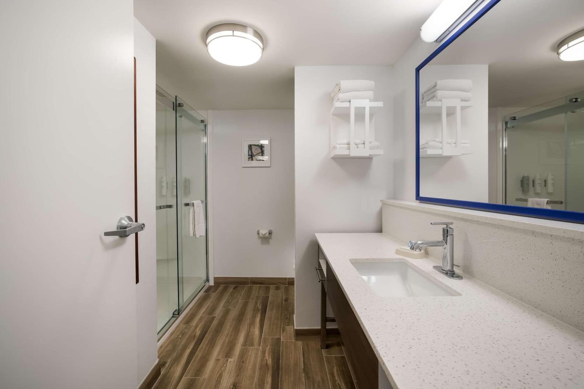 Hampton Inn McHenry gallery photo in McHenry, IL — image 23