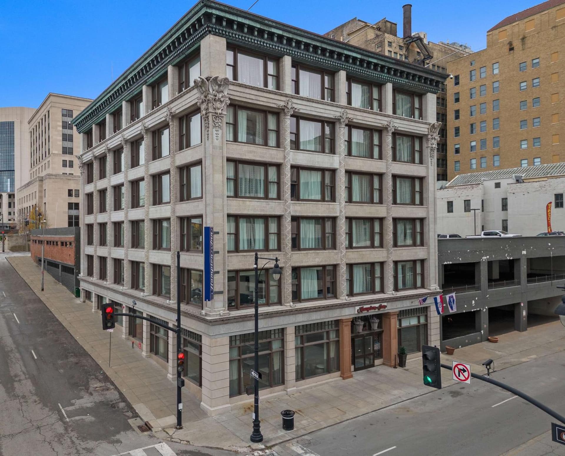 Hampton Inn Kansas City - Downtown Financial District interior in Kansas City, MO — gallery photo 2