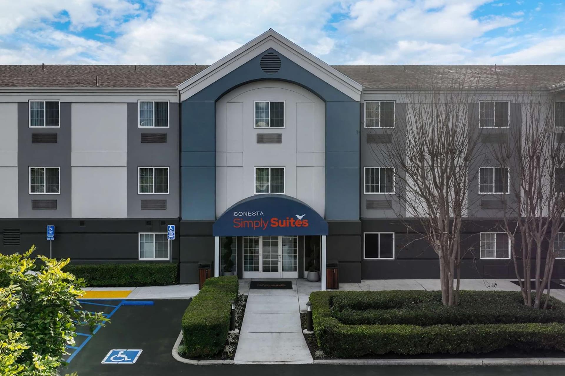 Sonesta Simply Suites Irvine East Foothill property views in Lake Forest, CA — gallery photo 3