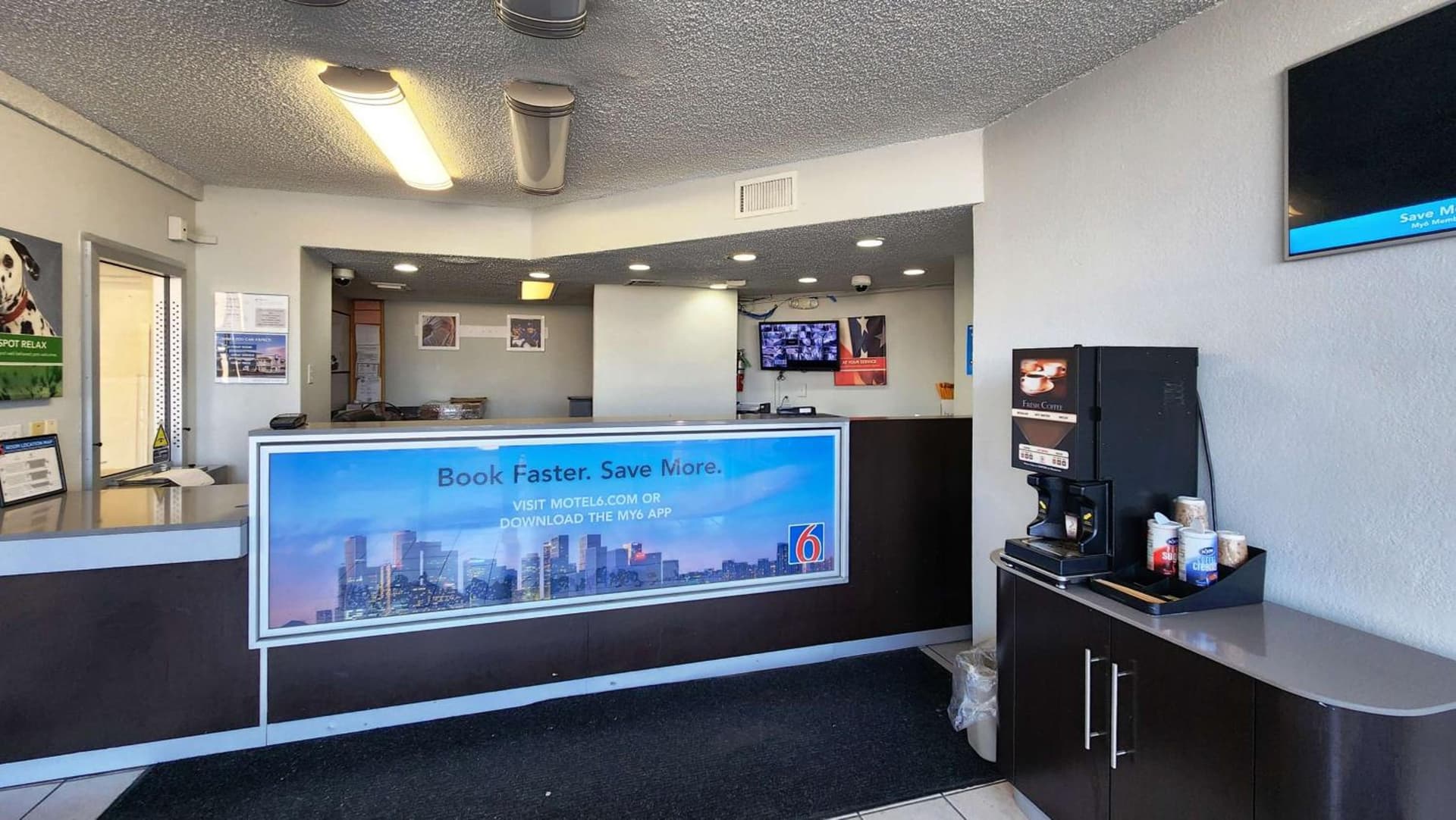 Studio 6 Houston TX Medical Center NRG Stadium interior in Houston, TX — gallery photo 2