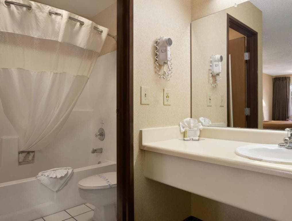 Hotel Flagstaff I-40 East Lucky Lane property views in Flagstaff, AZ — gallery photo 3