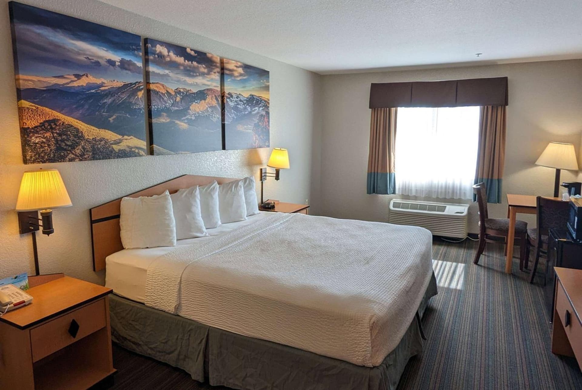 Days Inn & Suites by Wyndham Castle Rock interior in Castle Rock, CO — gallery photo 2