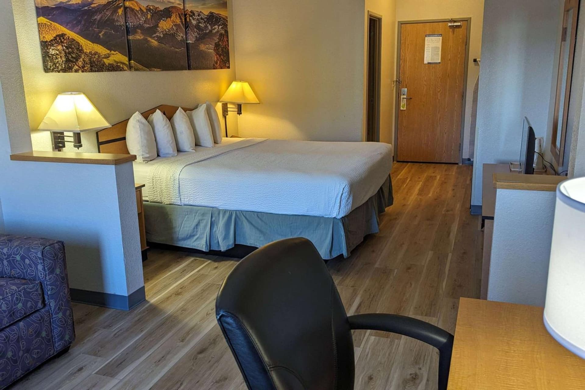 Days Inn & Suites by Wyndham Castle Rock gallery photo in Castle Rock, CO — image 12