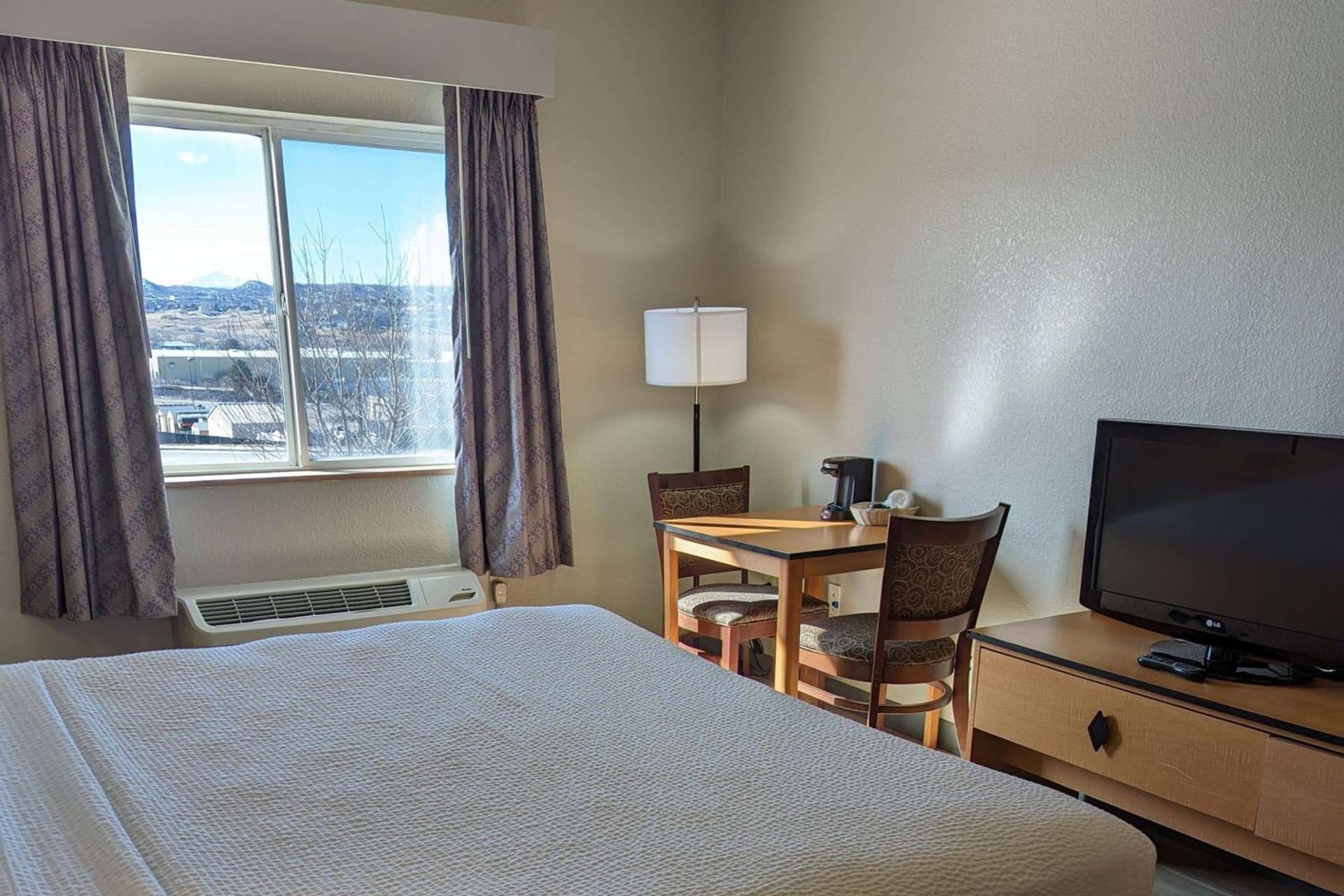 Days Inn & Suites by Wyndham Castle Rock gallery photo in Castle Rock, CO — image 13