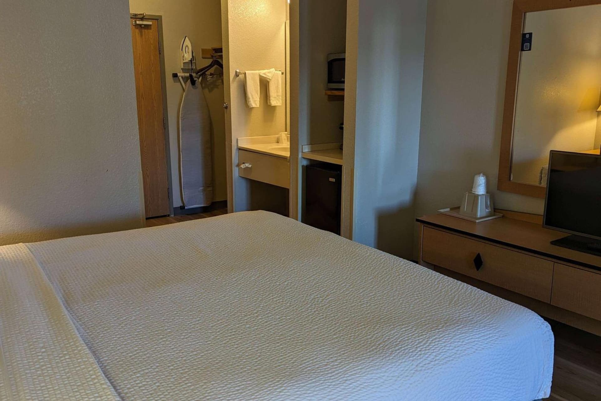 Days Inn & Suites by Wyndham Castle Rock gallery photo in Castle Rock, CO — image 6