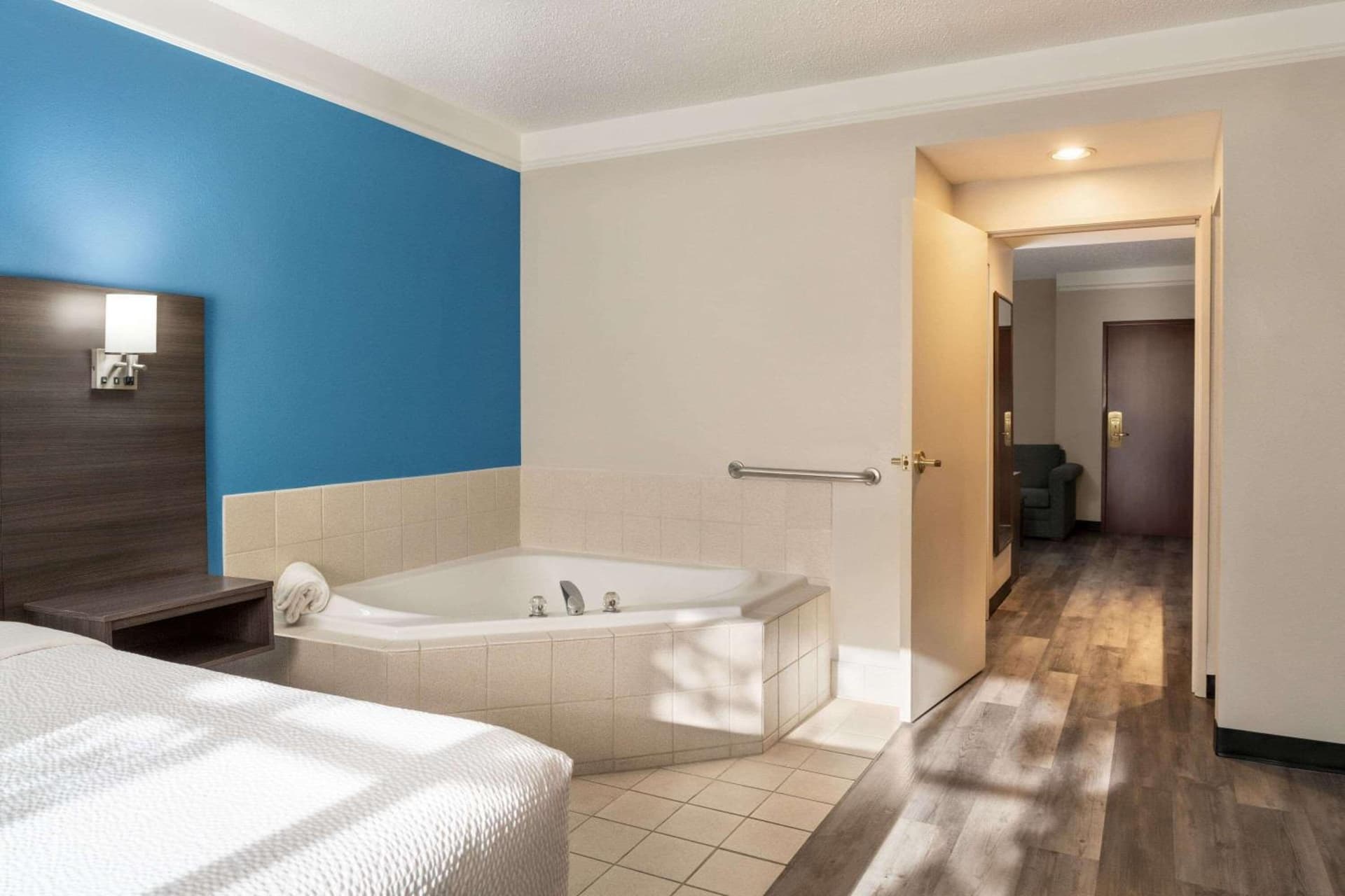 La Quinta by Wyndham Madison American Center gallery photo in Madison, WI — image 17