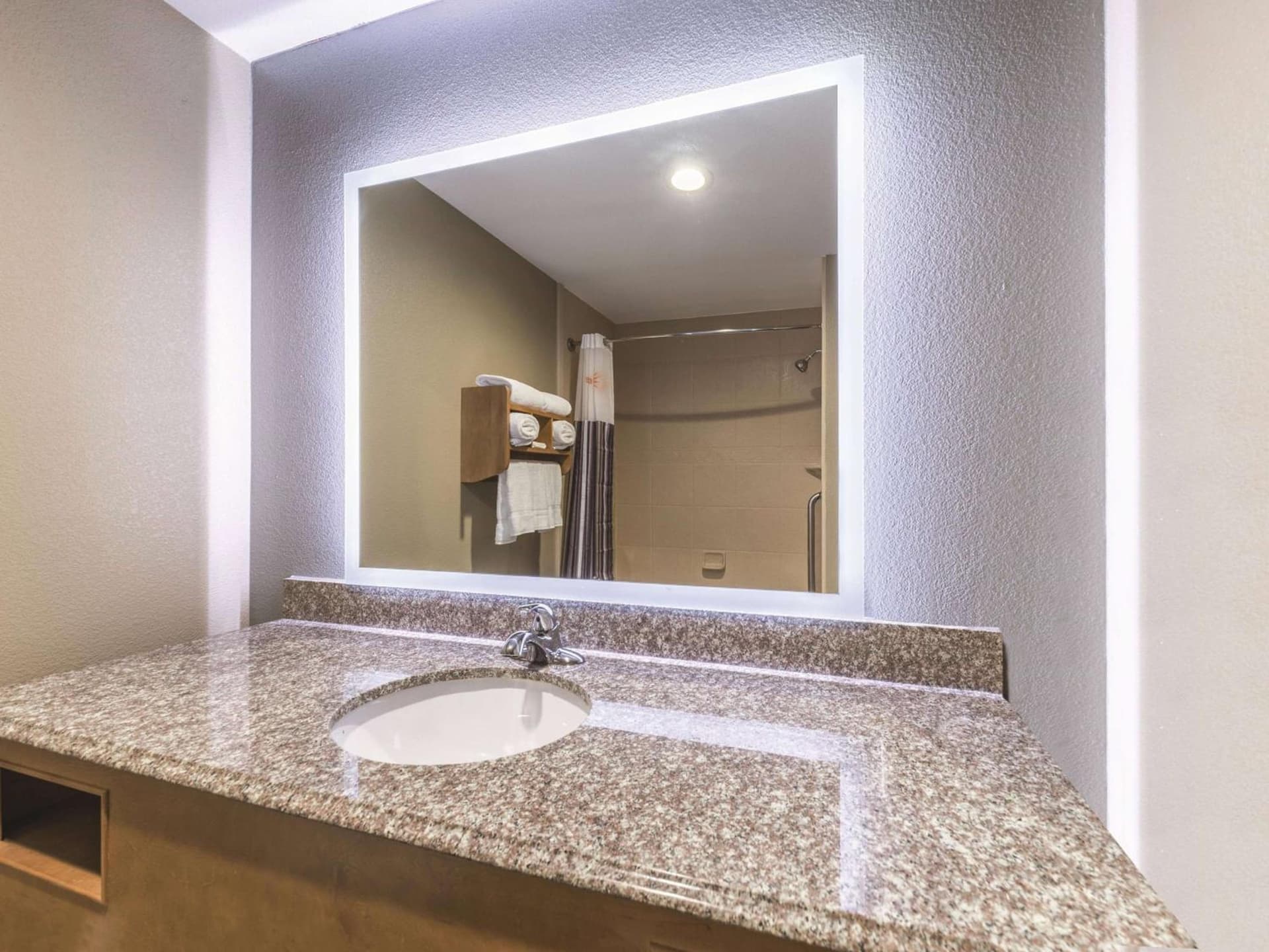 La Quinta by Wyndham Tulsa - Catoosa gallery photo in Catoosa, OK — image 33