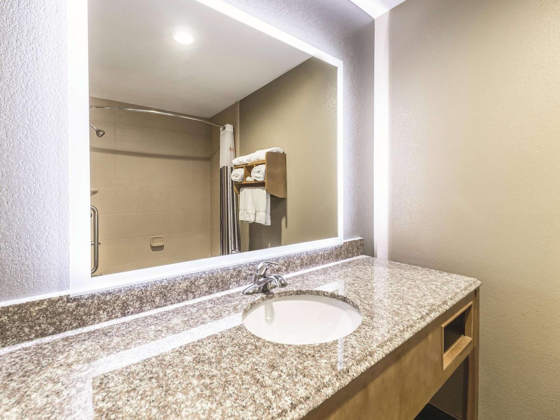 La Quinta by Wyndham Tulsa - Catoosa gallery photo in Catoosa, OK — image 30