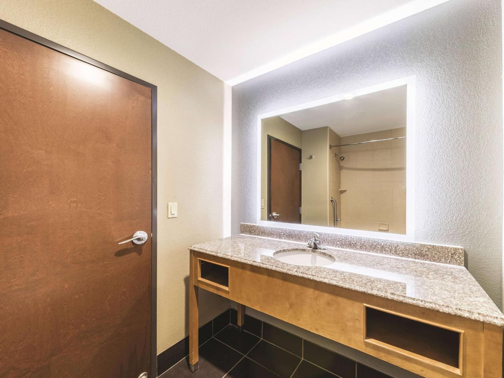 La Quinta by Wyndham Tulsa - Catoosa gallery photo in Catoosa, OK — image 16