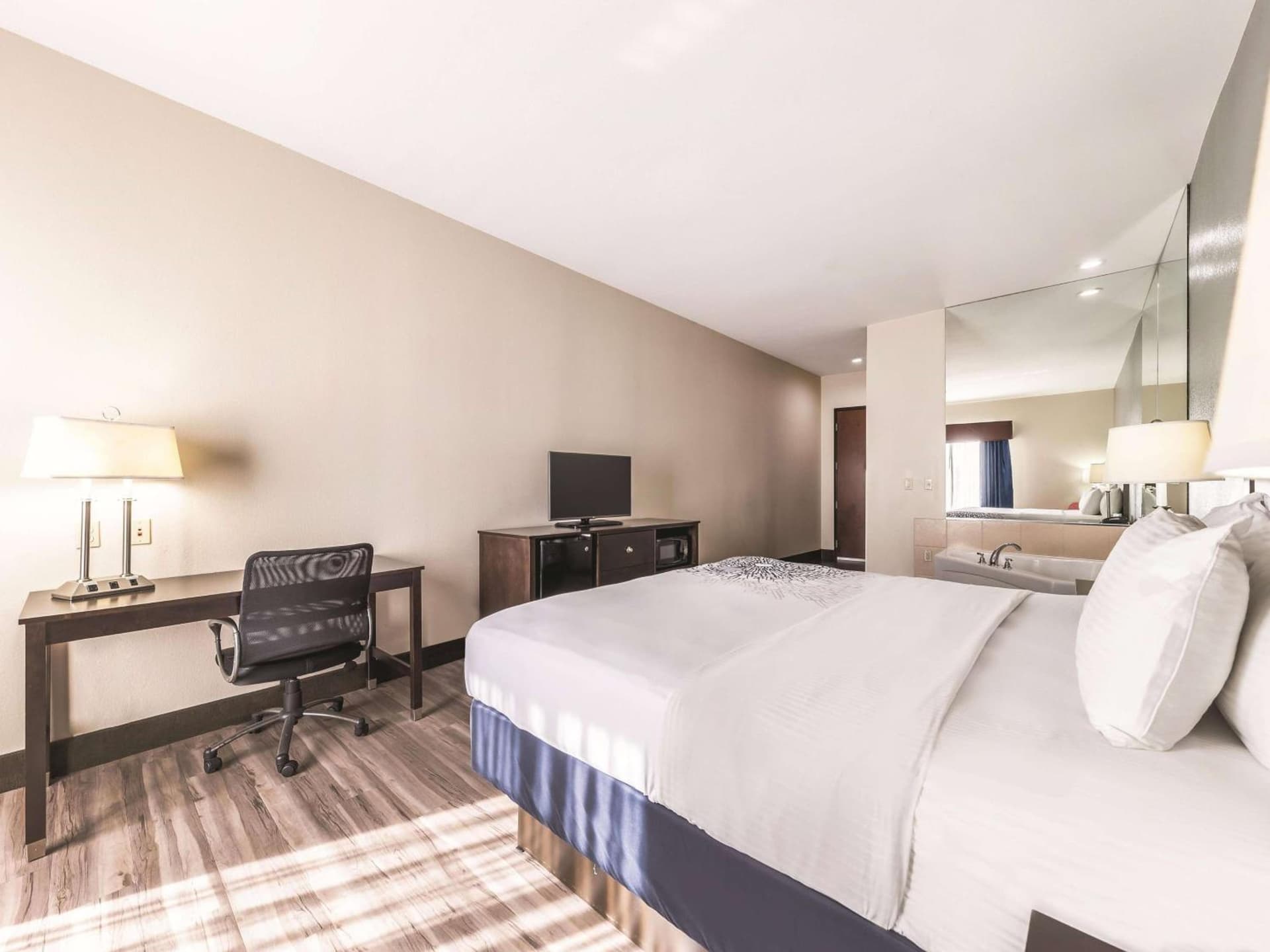 La Quinta by Wyndham Tulsa - Catoosa gallery photo in Catoosa, OK — image 18