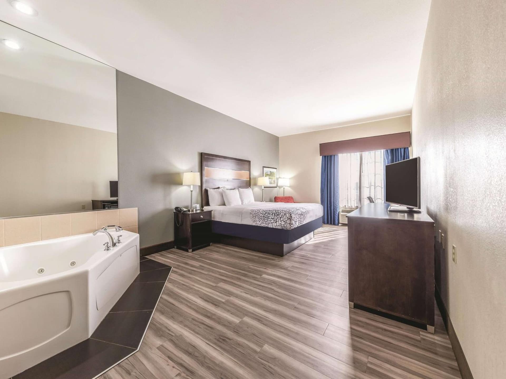 La Quinta by Wyndham Tulsa - Catoosa gallery photo in Catoosa, OK — image 25