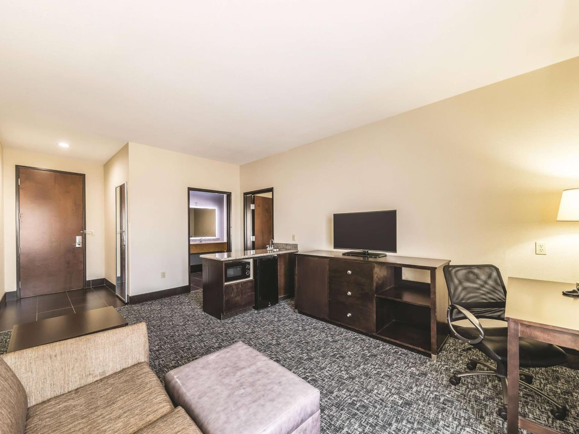 La Quinta by Wyndham Tulsa - Catoosa gallery photo in Catoosa, OK — image 4