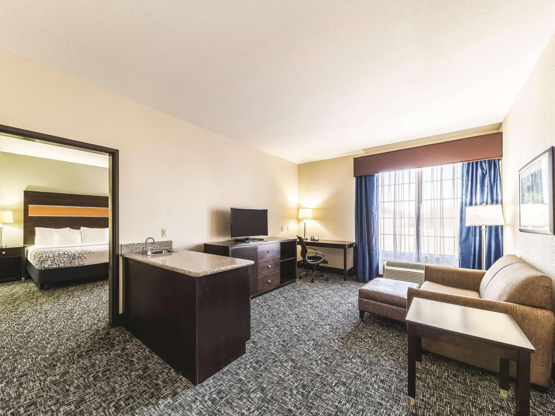 La Quinta by Wyndham Tulsa - Catoosa gallery photo in Catoosa, OK — image 12
