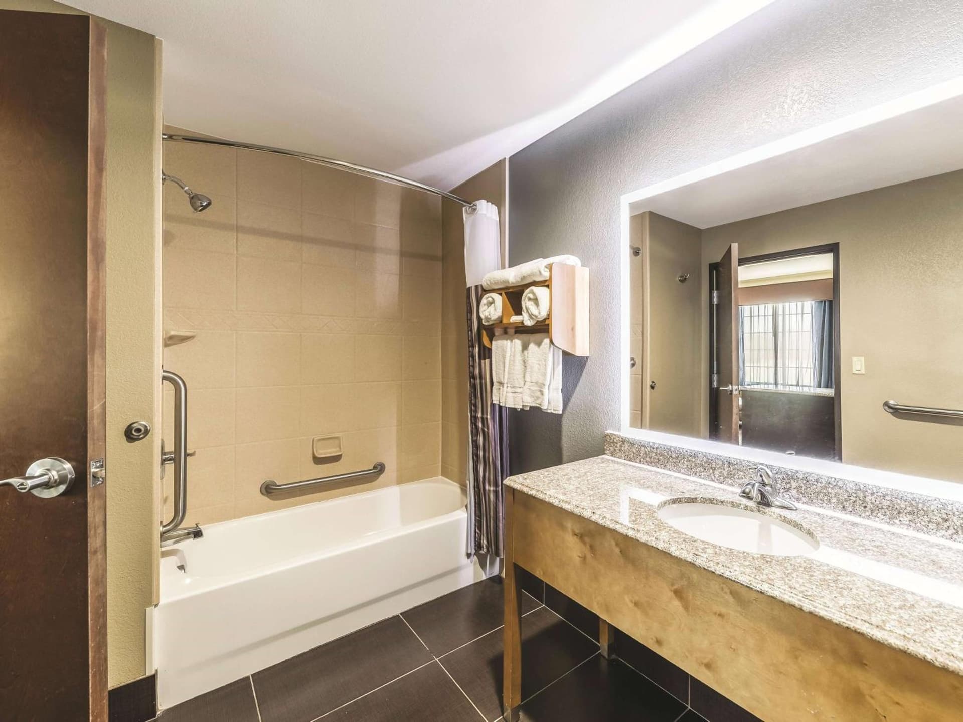 La Quinta by Wyndham Tulsa - Catoosa gallery photo in Catoosa, OK — image 22
