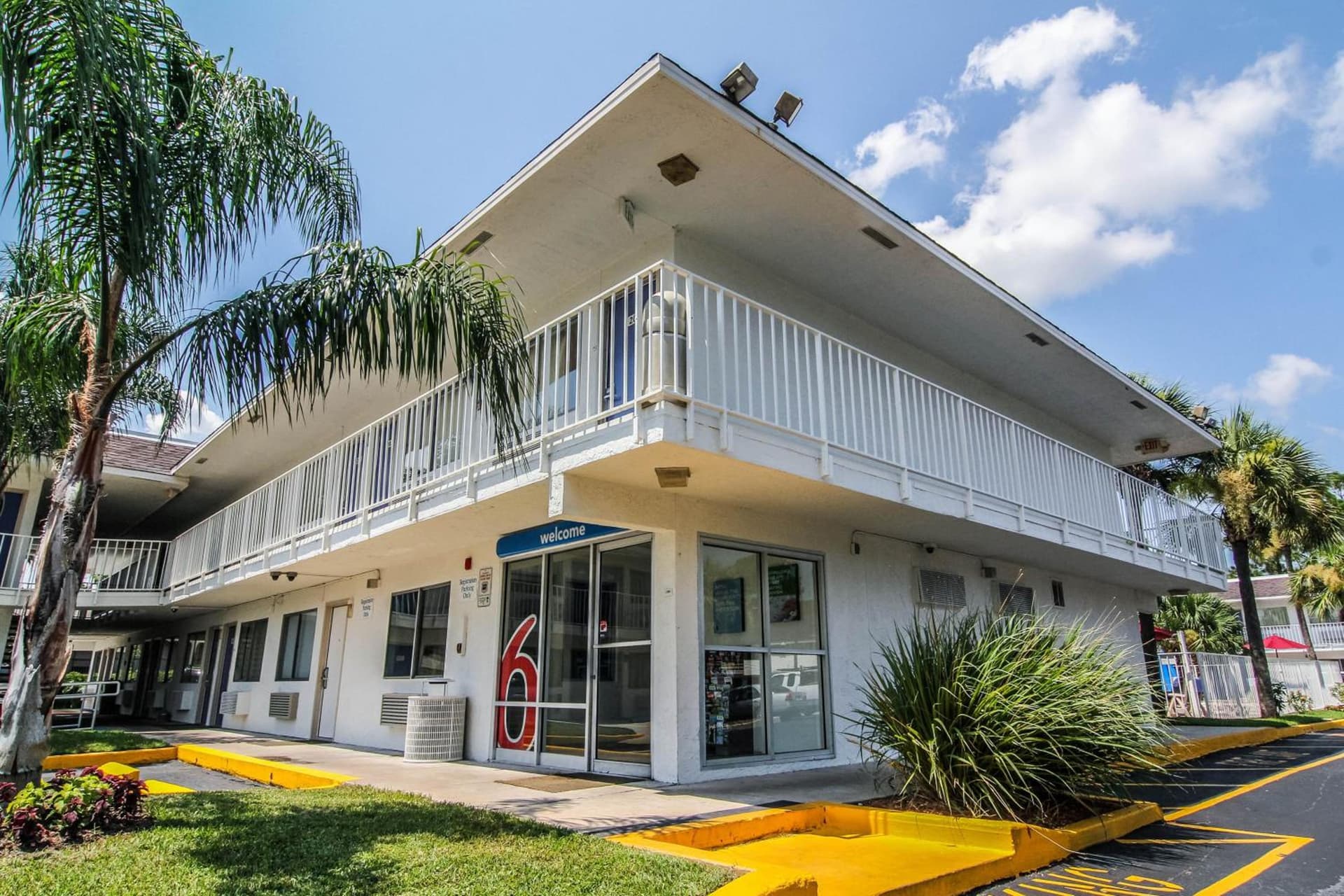 Motel 6-Jacksonville, FL - Orange Park featured exterior or lobby in Jacksonville, FL — similar hotel