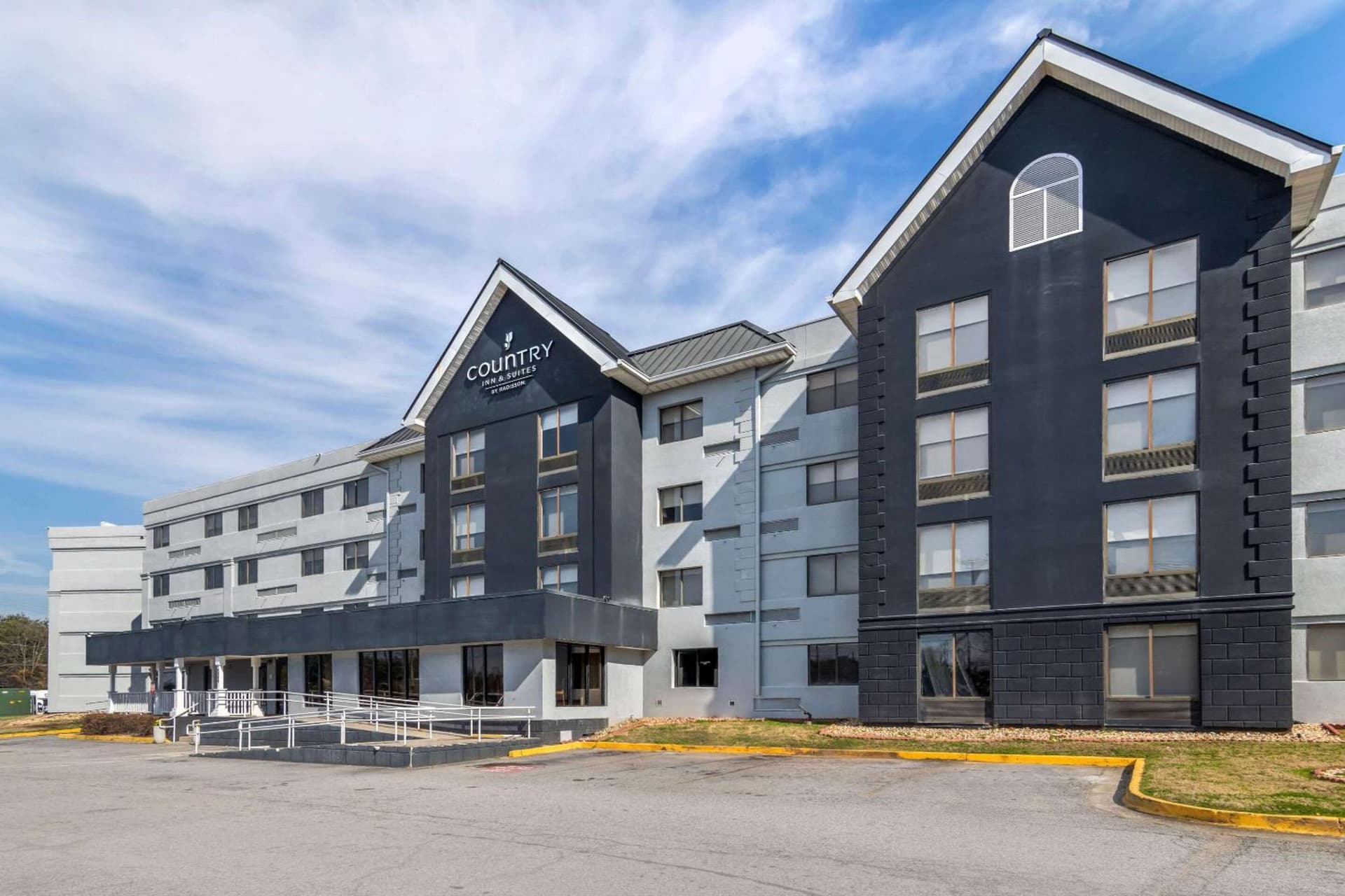Country Inn & Suites by Radisson, Atlanta Airport South, GA exterior or lobby in Atlanta, GA — main listing photo