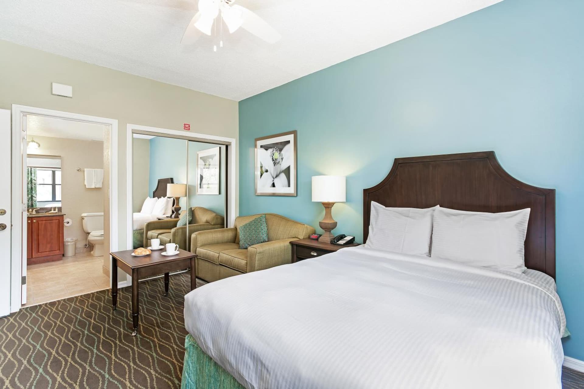Alhambra Villas interior in Kissimmee, FL — gallery photo 2
