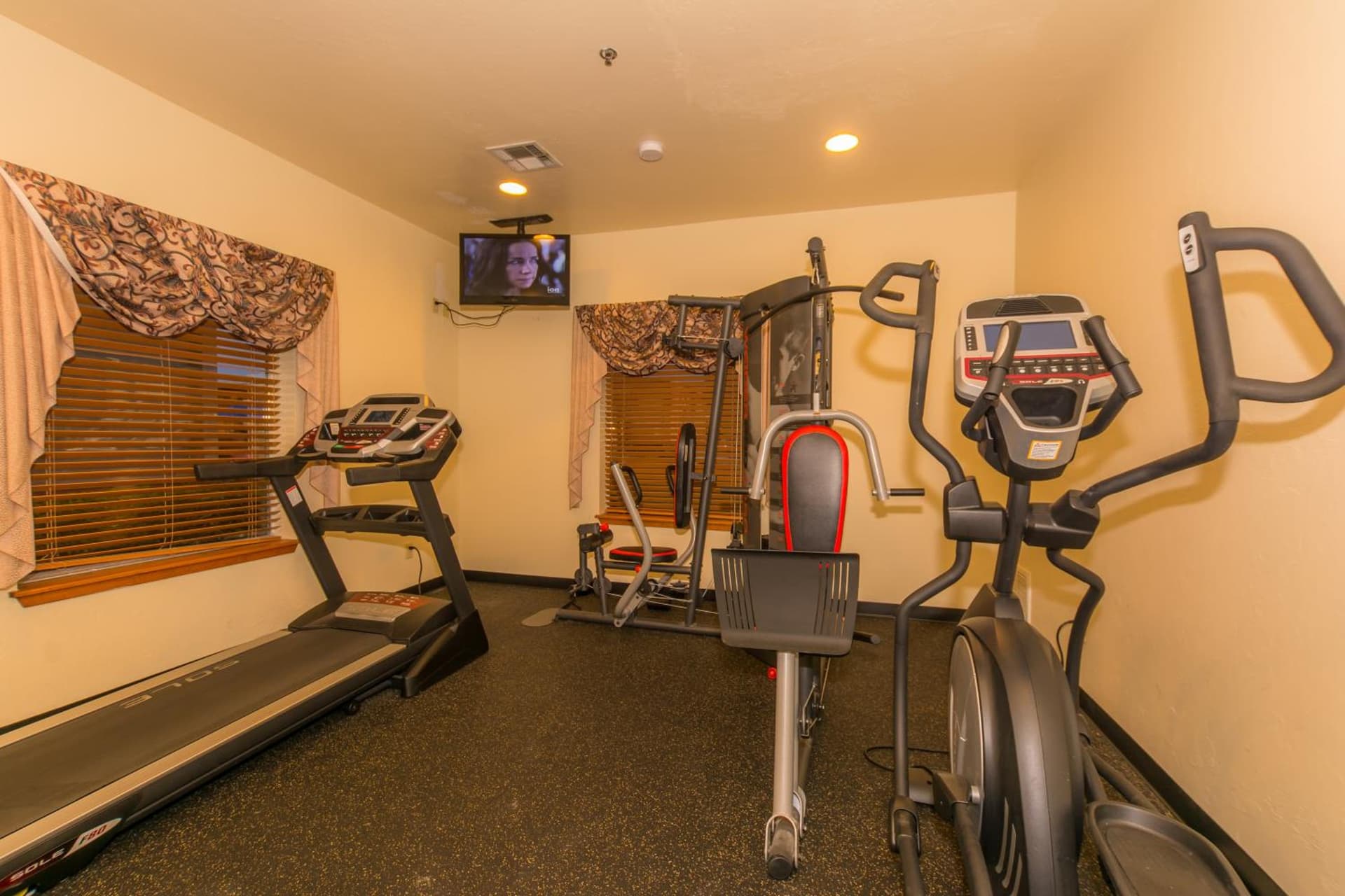 Howard Johnson by Wyndham Oklahoma City OKC Airport, Fairgrounds, I40 property views in Oklahoma City, OK — gallery photo 3