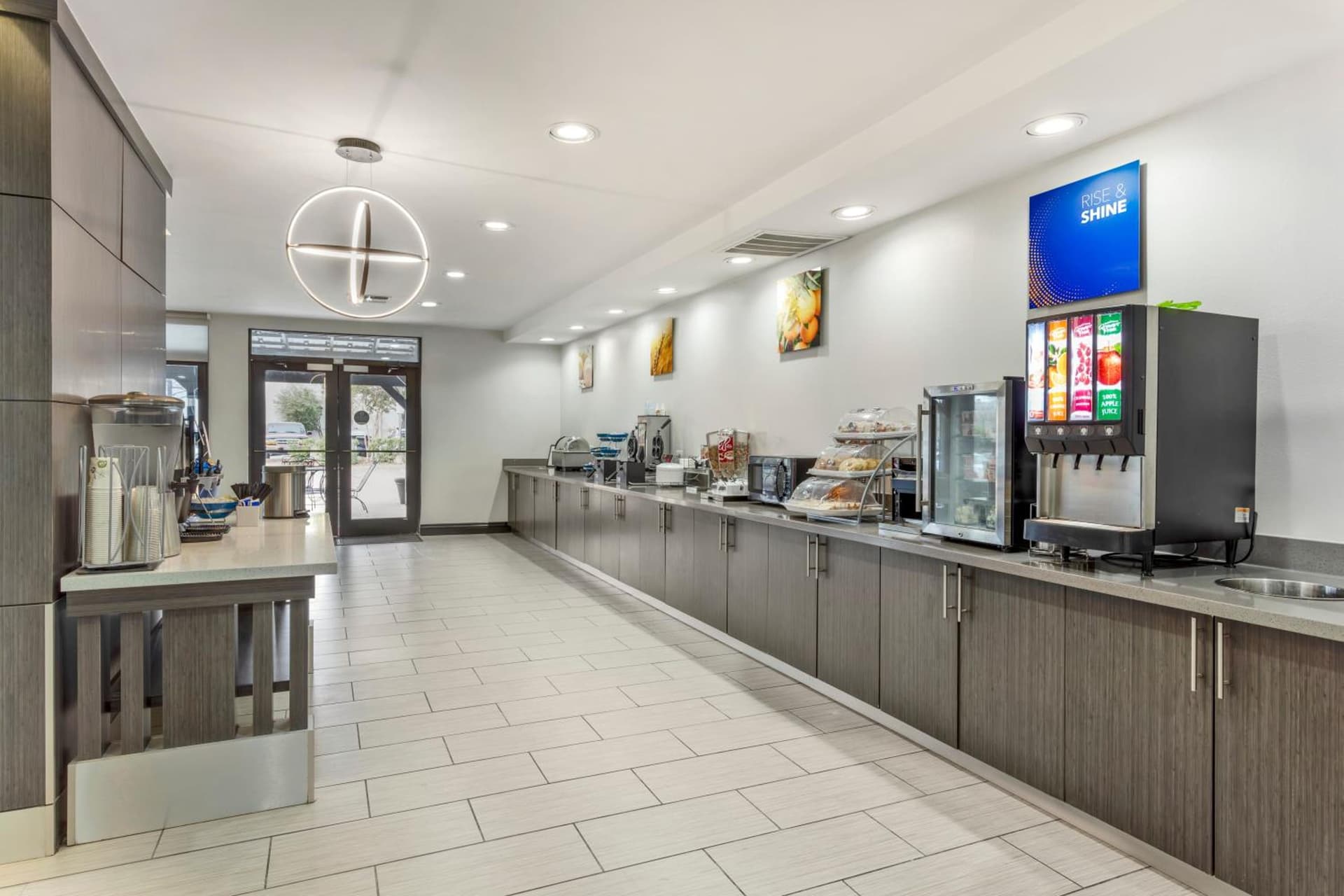 Comfort Inn & Suites Irving Las Colinas DFW gallery photo in Irving, TX — image 10