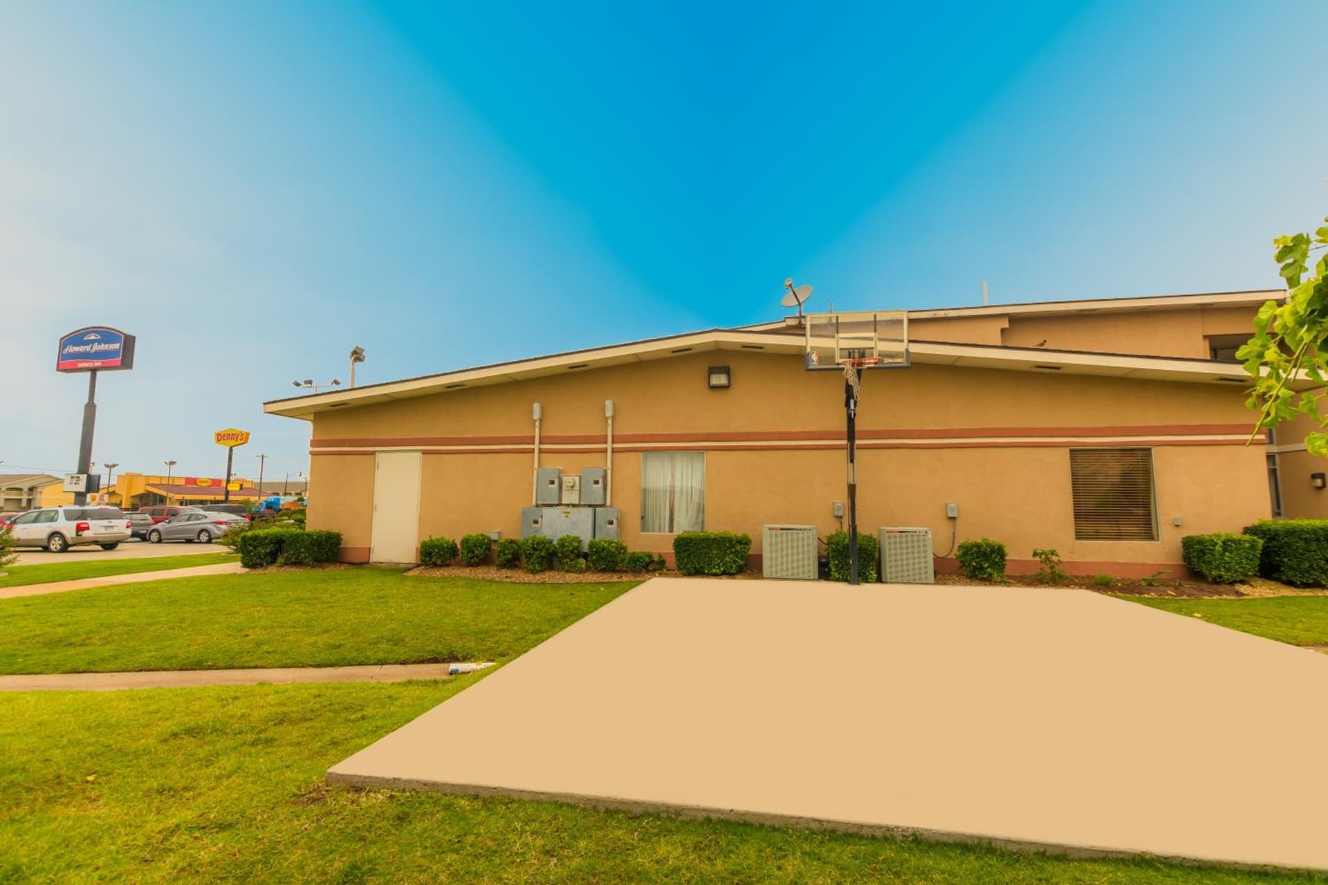 Howard Johnson by Wyndham Oklahoma City OKC Airport, Fairgrounds, I40 gallery photo in Oklahoma City, OK — image 25
